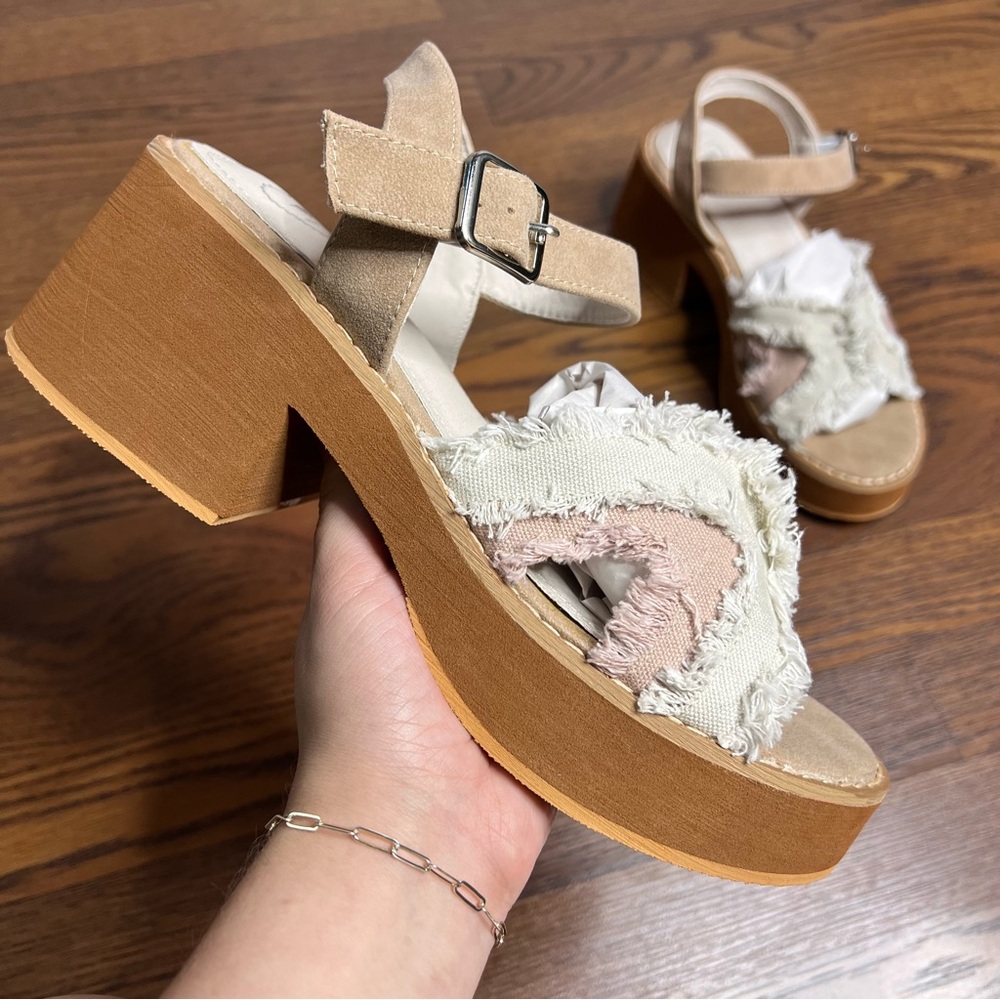 Rocket Dog Emily platform sandal in natural with frayed canvas  size 10